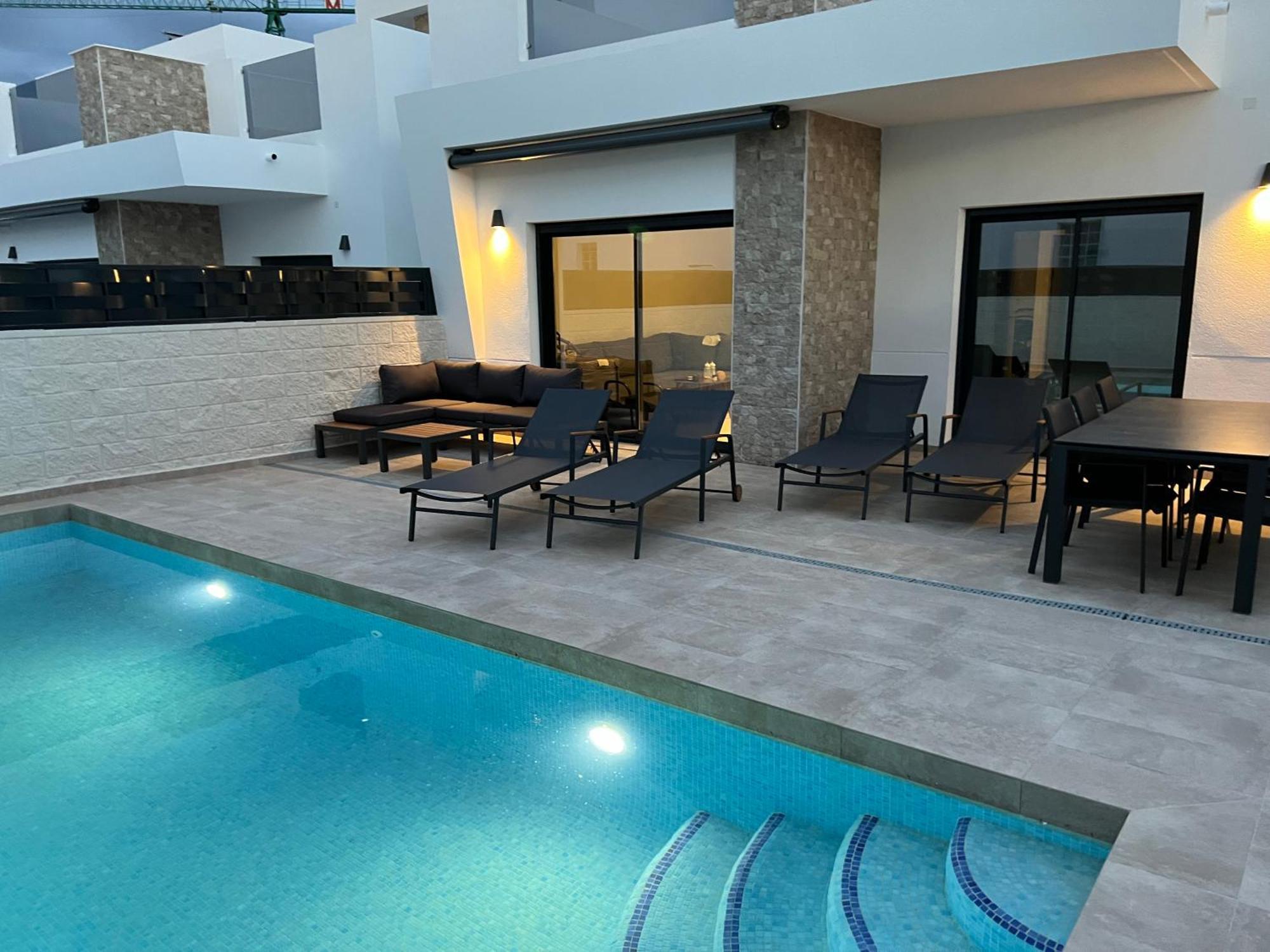 Beautiful In With Private Pool And Pet Friendly Villa