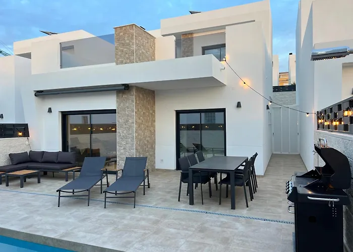 Beautiful Villa In Benijofar With Private Pool And Pet Friendly